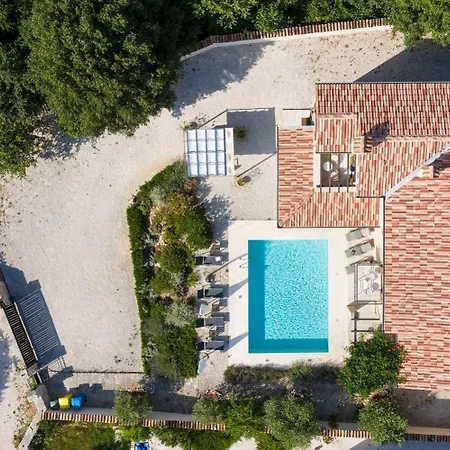 Gracia Patricia Villa Juršići